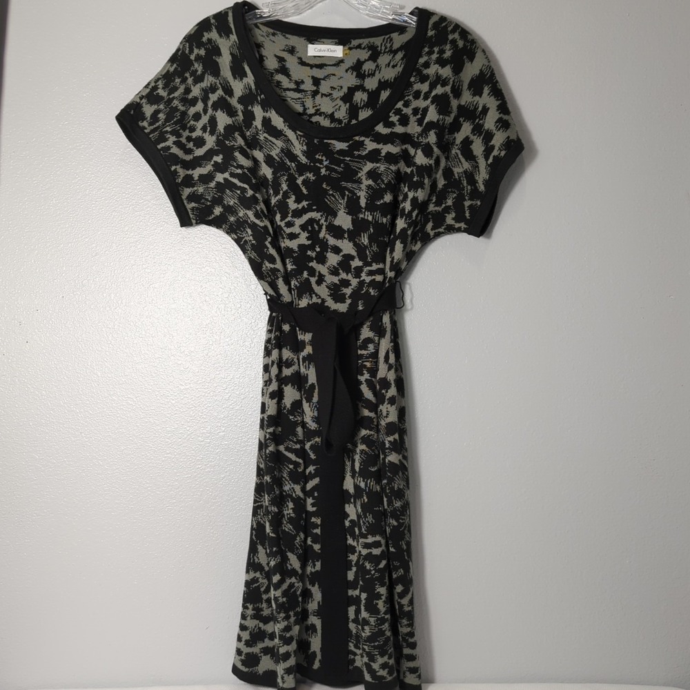 Calvin Klein Sz Medium Black Gray Leopard Belted Sweater Dress Short Sleeve 216